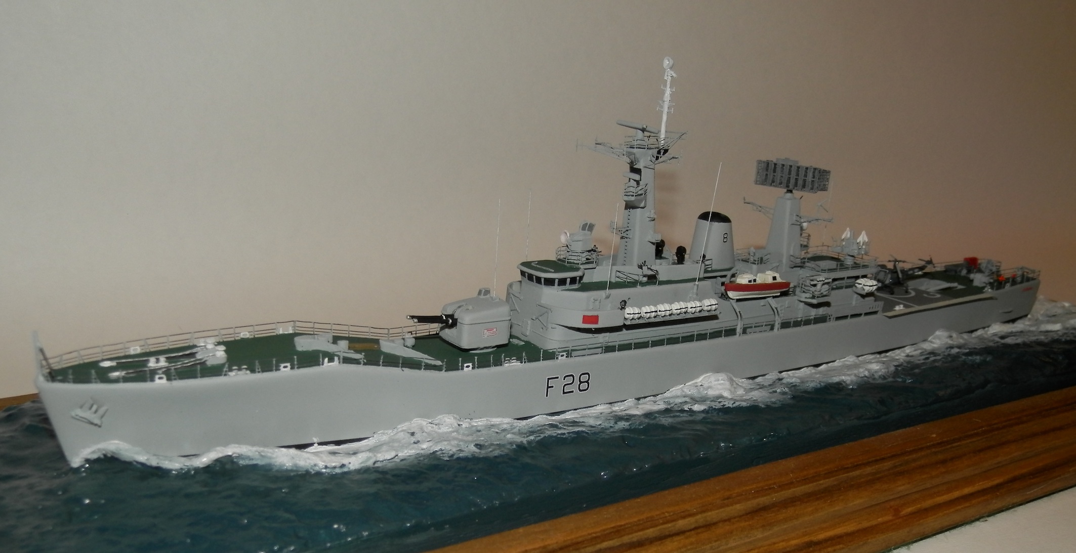 Falklands ship. HMS Apollo 1/700 Leander class Frigate